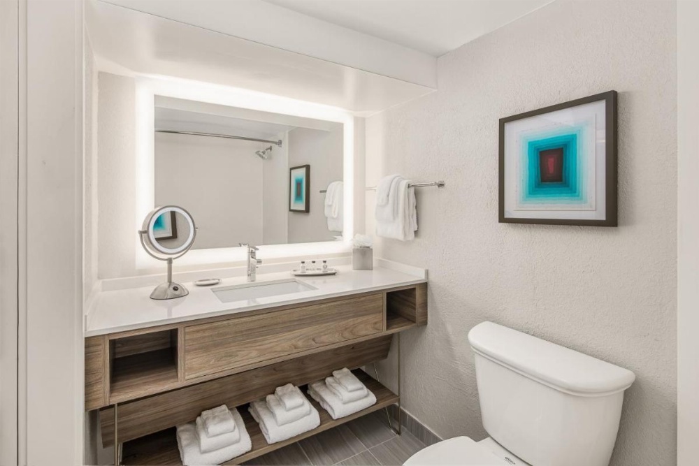 Room image 4
